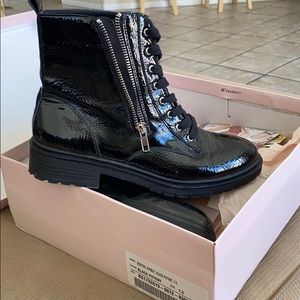 Just Fab black Patent Booties